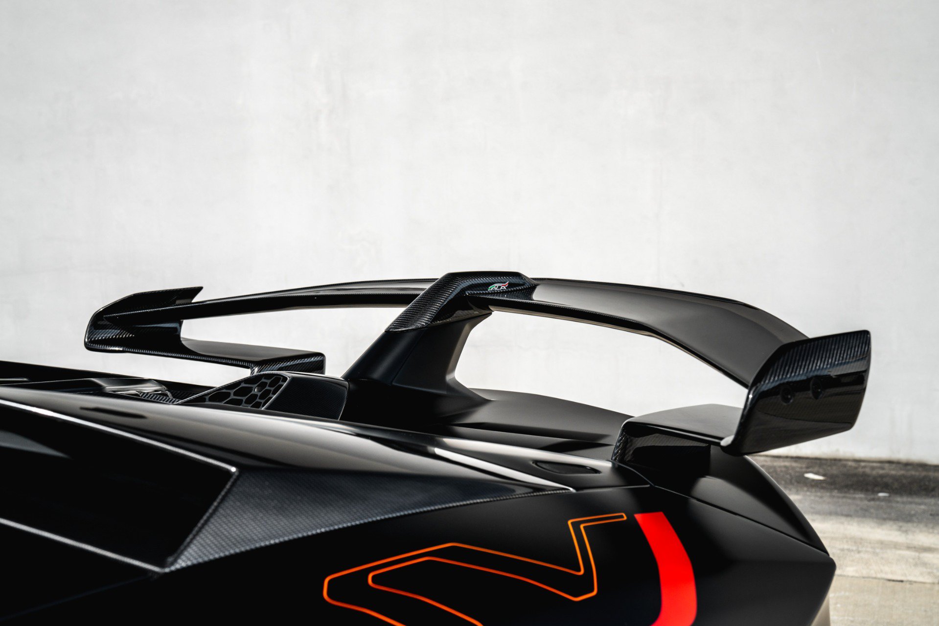 Used 2020 Lamborghini Aventador SVJ AWD/4WD image 32