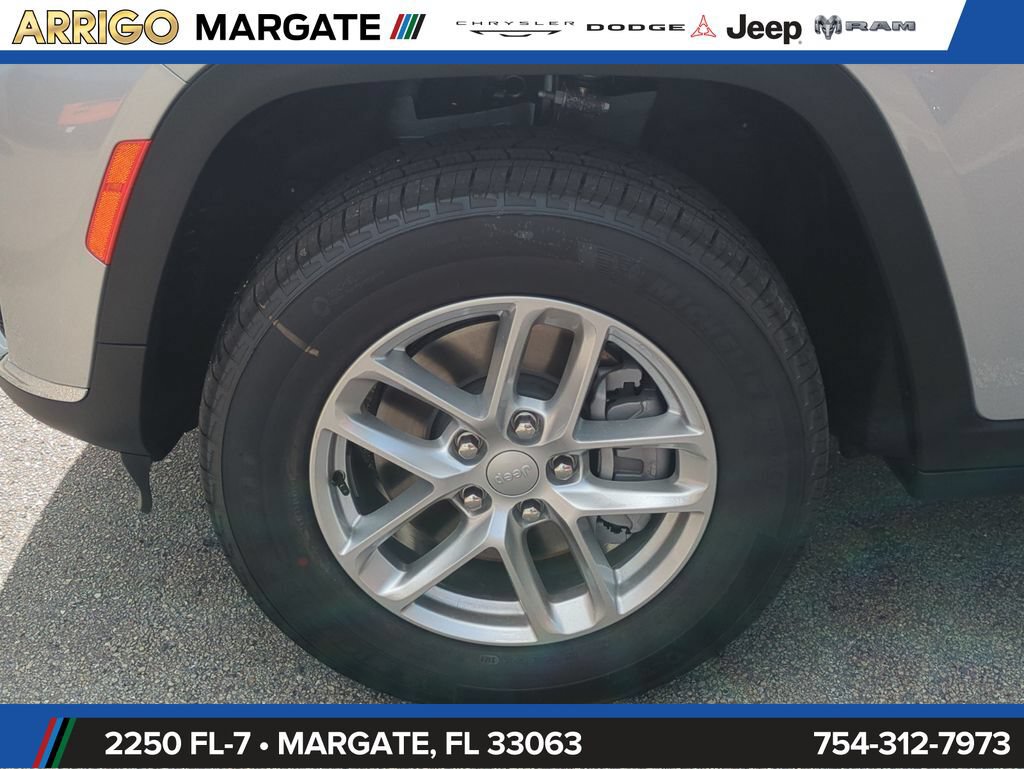 New 2026 Jeep Grand Cherokee L Laredo AWD/4WD image 11