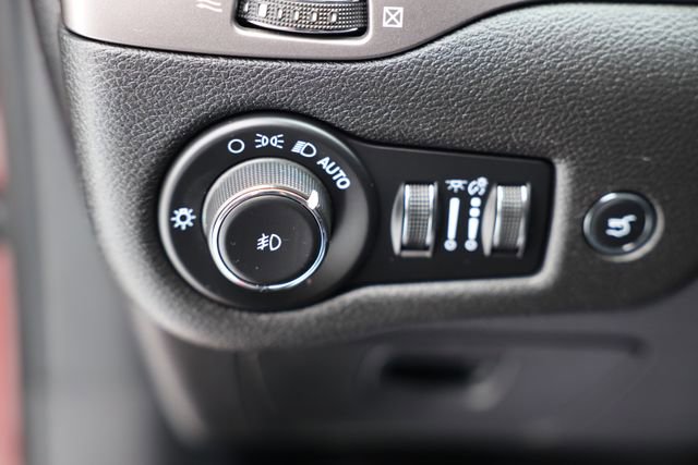 Used 2021 Jeep Cherokee Latitude Lux w/ Comfort/Convenience Group image 16