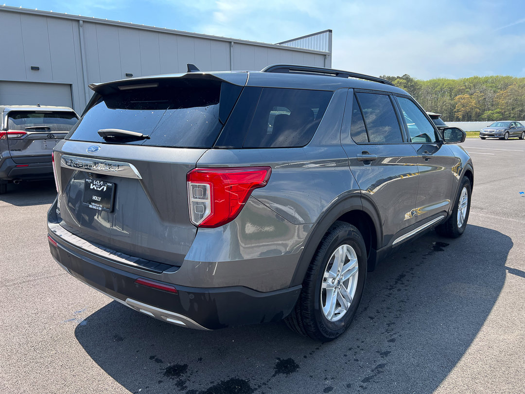 Used 2023 Ford Explorer XLT w/ Equipment Group 202A RWD image 8