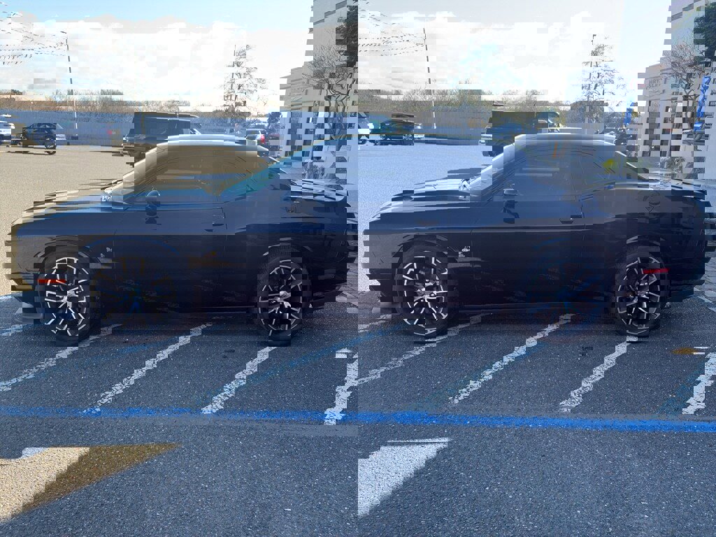 Used 2017 Dodge Challenger R/T Scat Pack w/ Leather Interior Group image 4