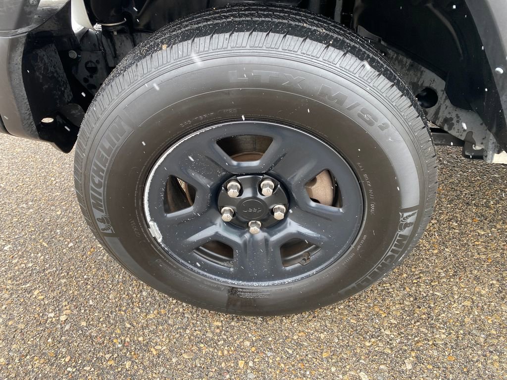 Used 2023 Jeep Wrangler Sport image 28