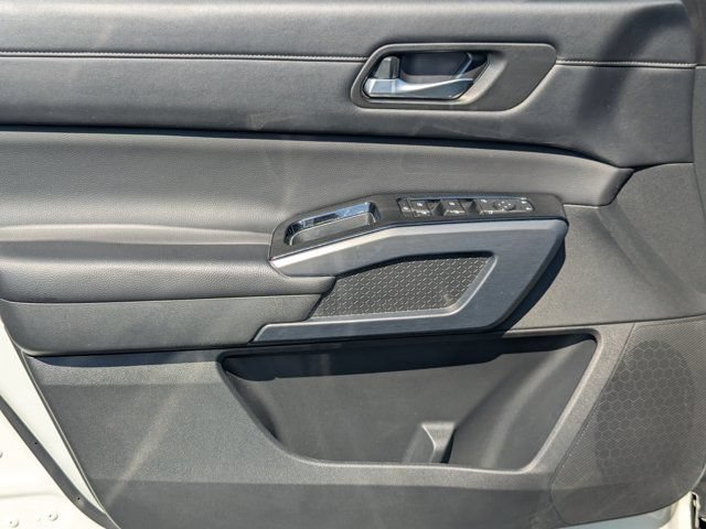 Used 2024 Nissan Pathfinder SL AWD/4WD image 10