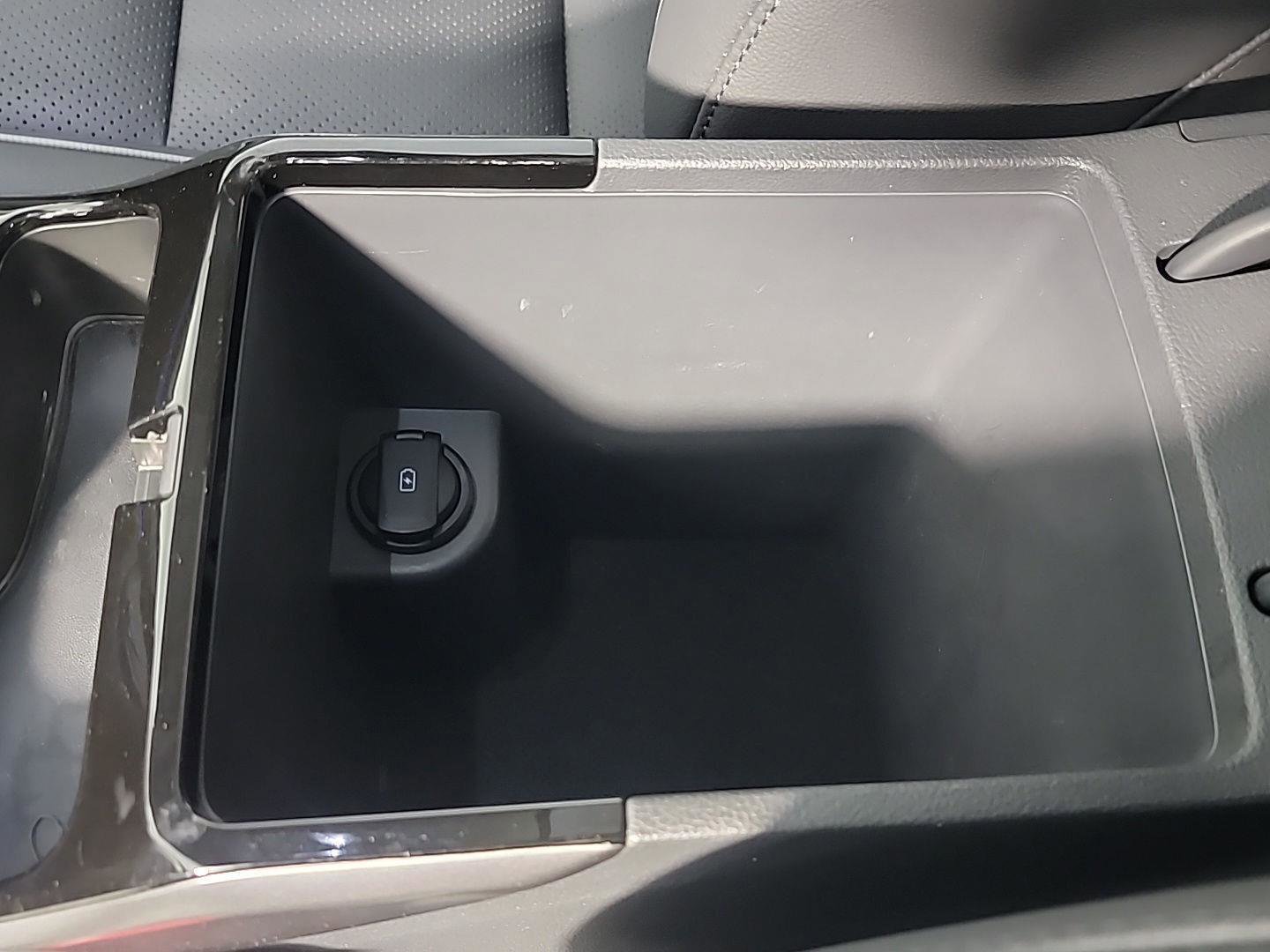 Used 2020 Hyundai Ioniq Limited image 31