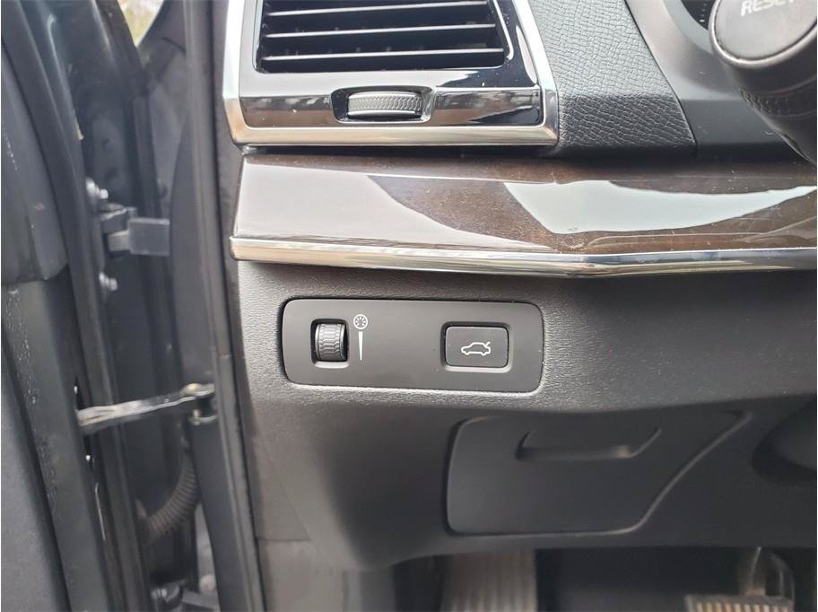 Used 2018 Volvo XC90 T6 Momentum w/ Momentum Plus Package AWD/4WD image 24
