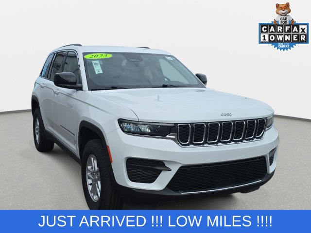 Used 2023 Jeep Grand Cherokee Laredo AWD/4WD image 3