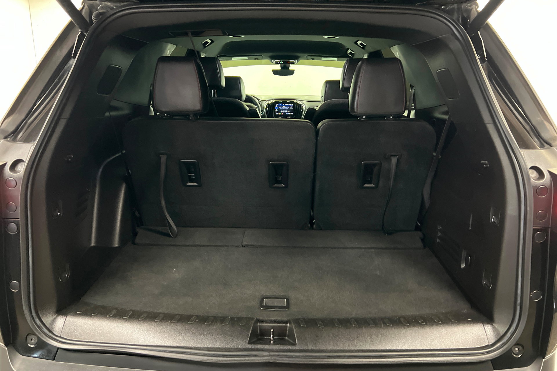Used 2023 Chevrolet Traverse RS FWD image 25
