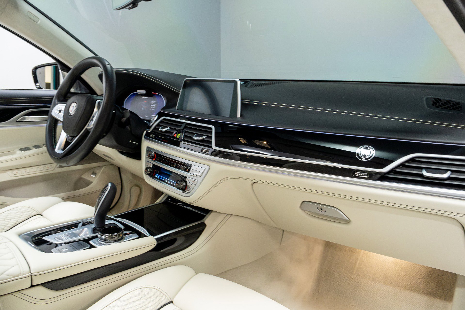 Used 2020 BMW ALPINA B7 xDrive w/ Interior Design Package image 26