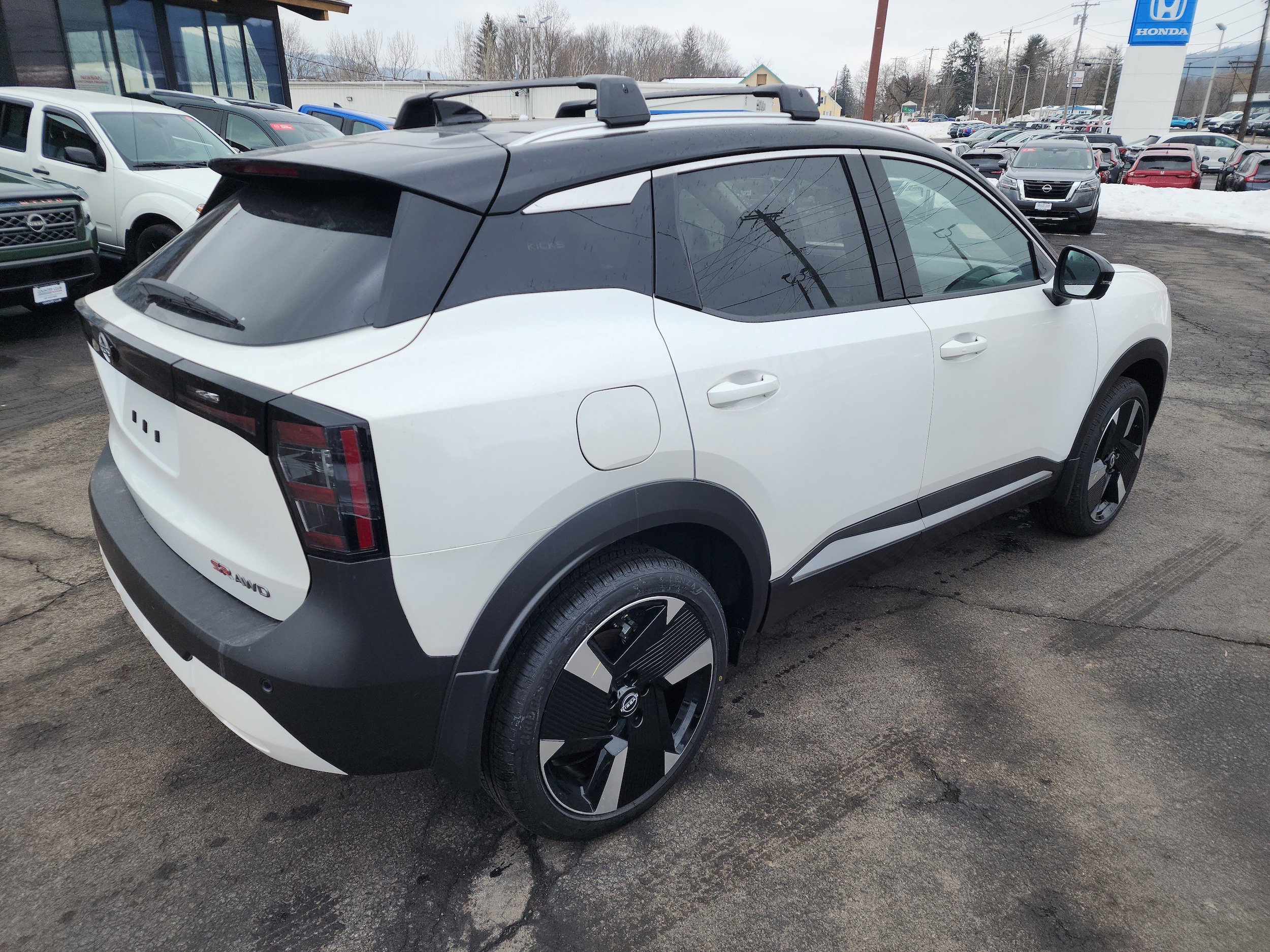 New 2026 Nissan Kicks SR w/ SR Premium Package image 8