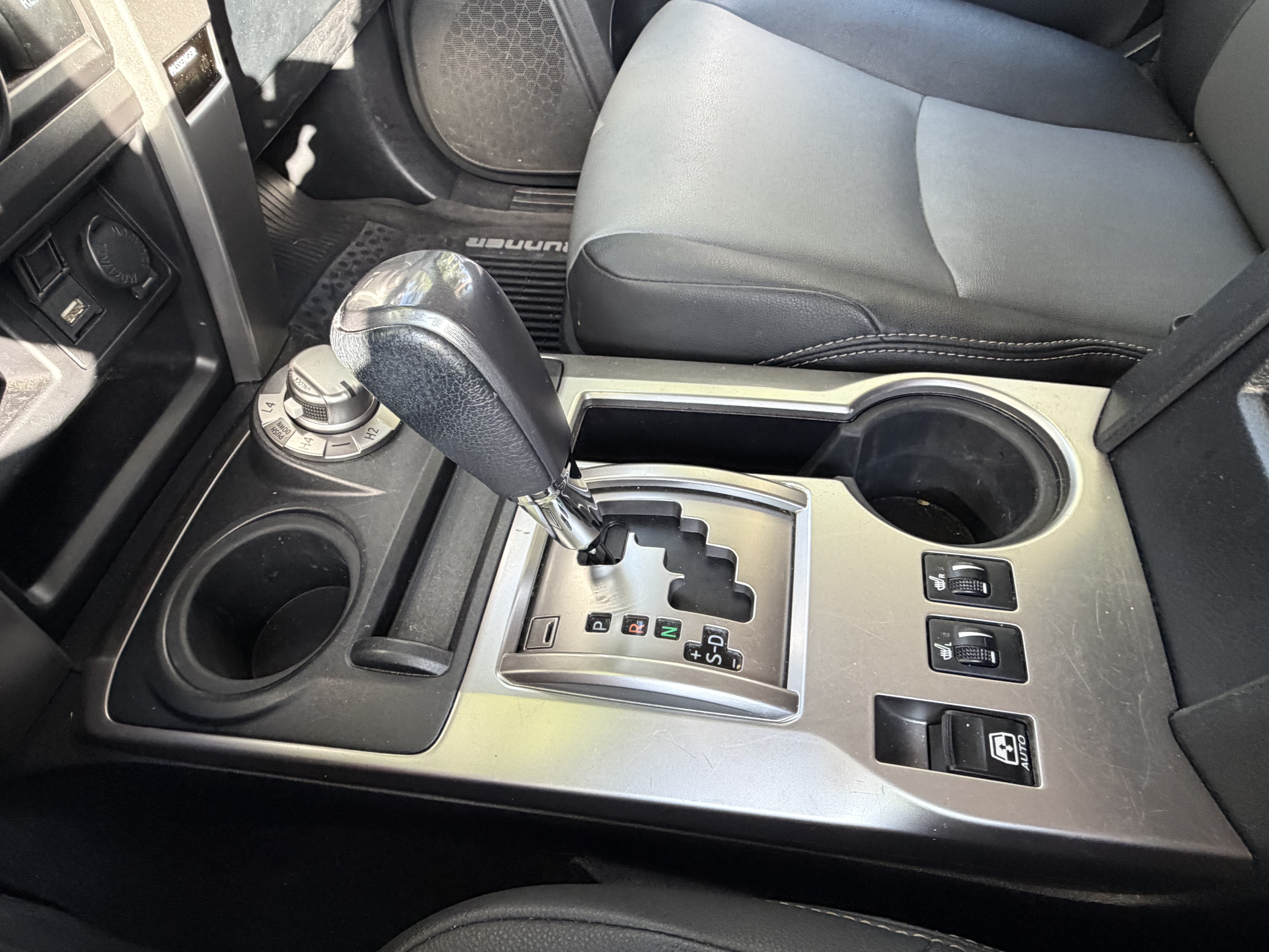 Used 2020 Toyota 4Runner SR5 Premium w/ Moonroof Package AWD/4WD image 29
