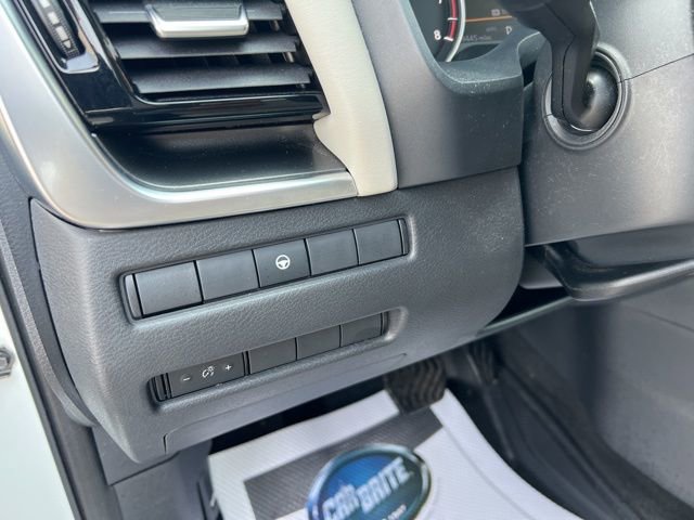 Used 2023 Nissan Rogue SV image 25