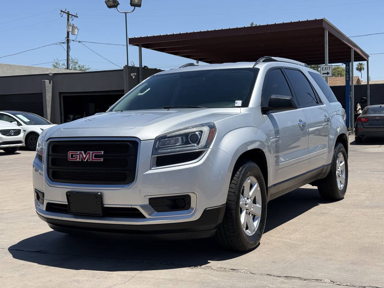 Used 2015 GMC Acadia SLE FWD image 1