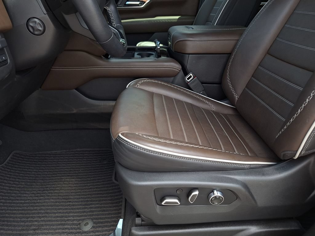 Used 2025 GMC Yukon Denali Ultimate AWD/4WD image 11