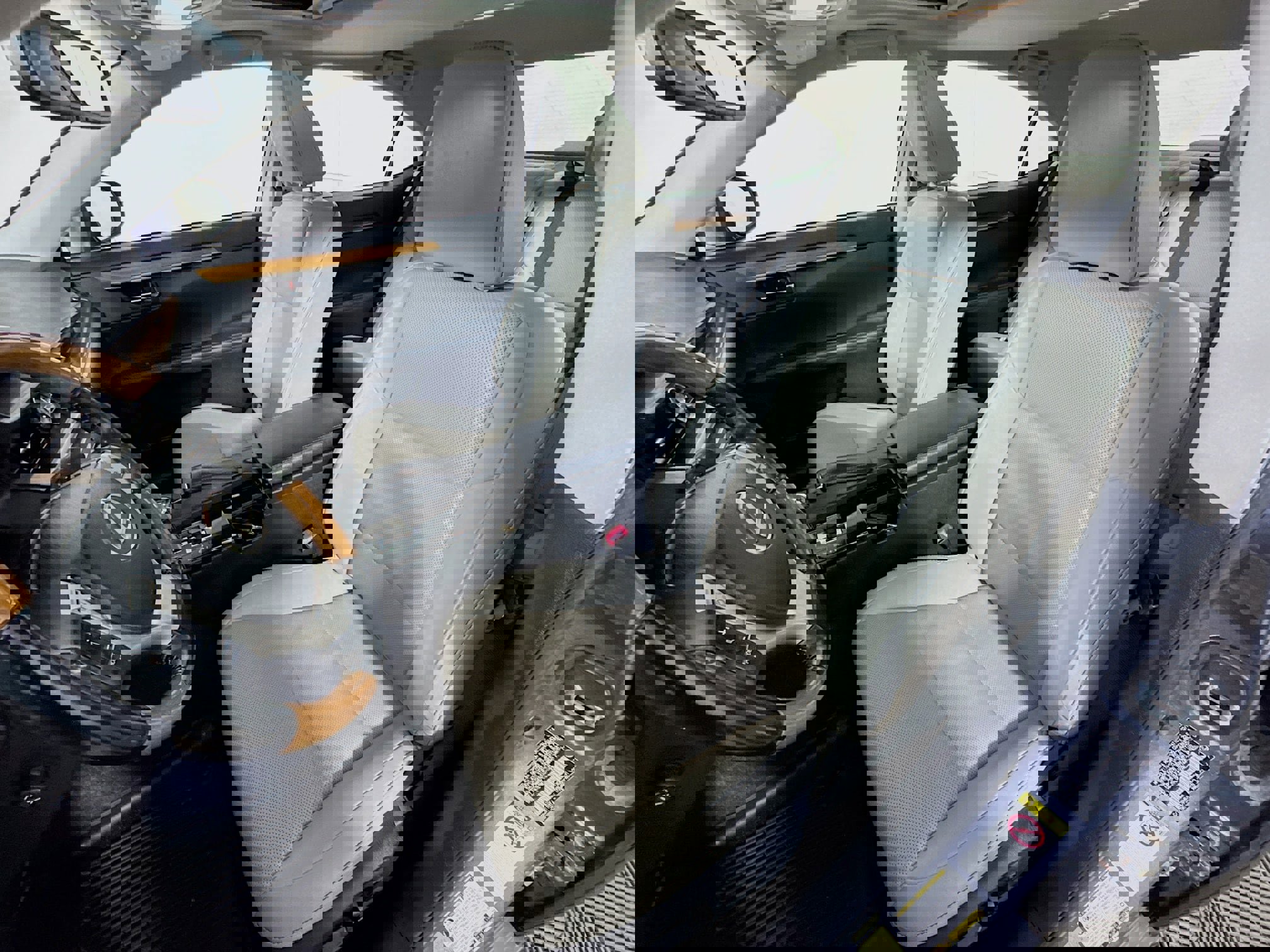 Used 2014 Lexus ES 300h w/ Premium Package w/Bamboo Trim FWD image 14