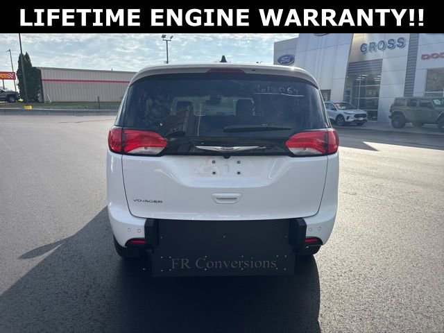 New 2025 Chrysler Voyager LX image 6