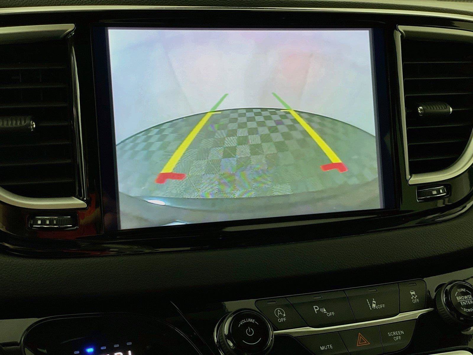 Used 2024 Chrysler Pacifica Touring-L FWD image 13
