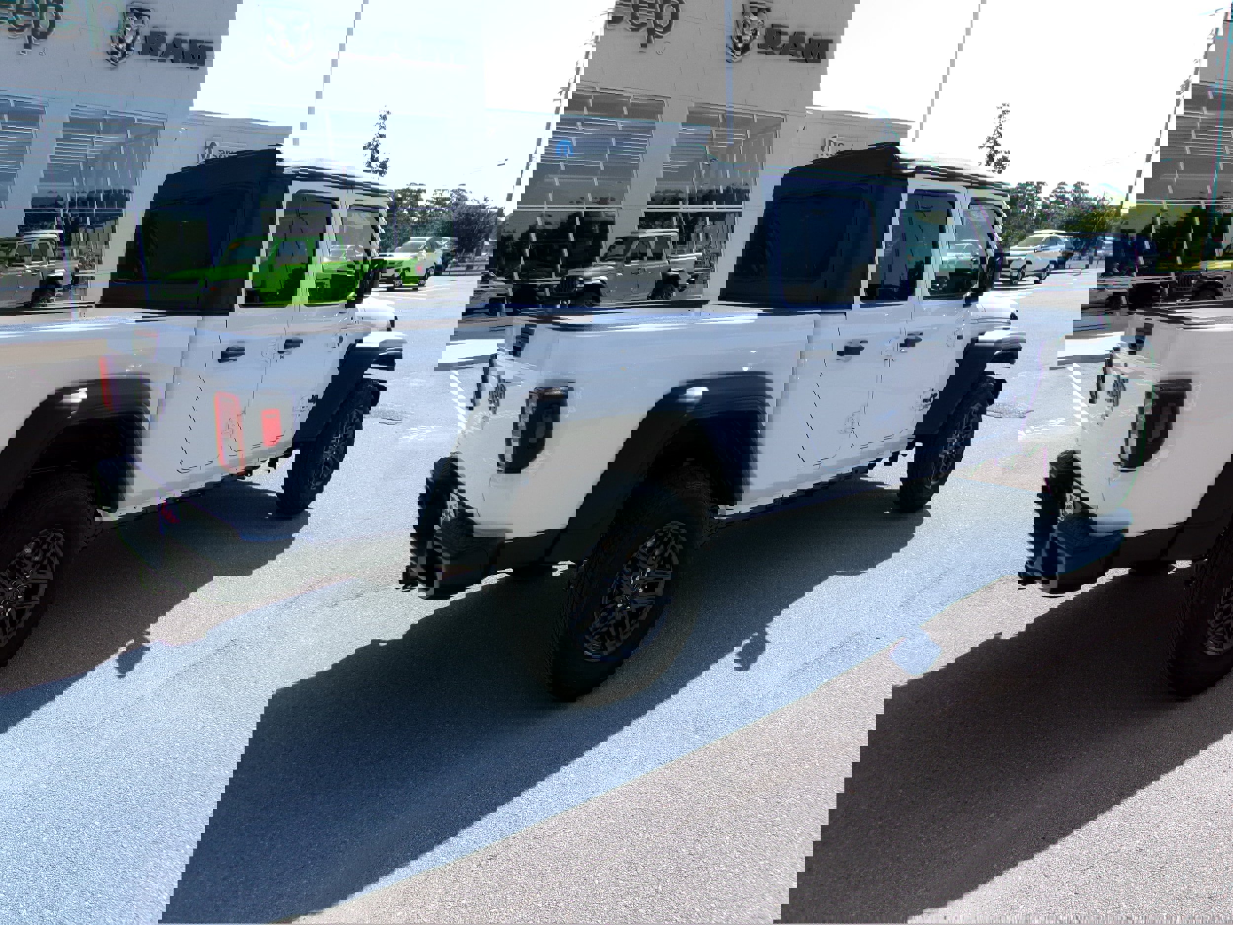 New 2025 Jeep Gladiator Sport image 4