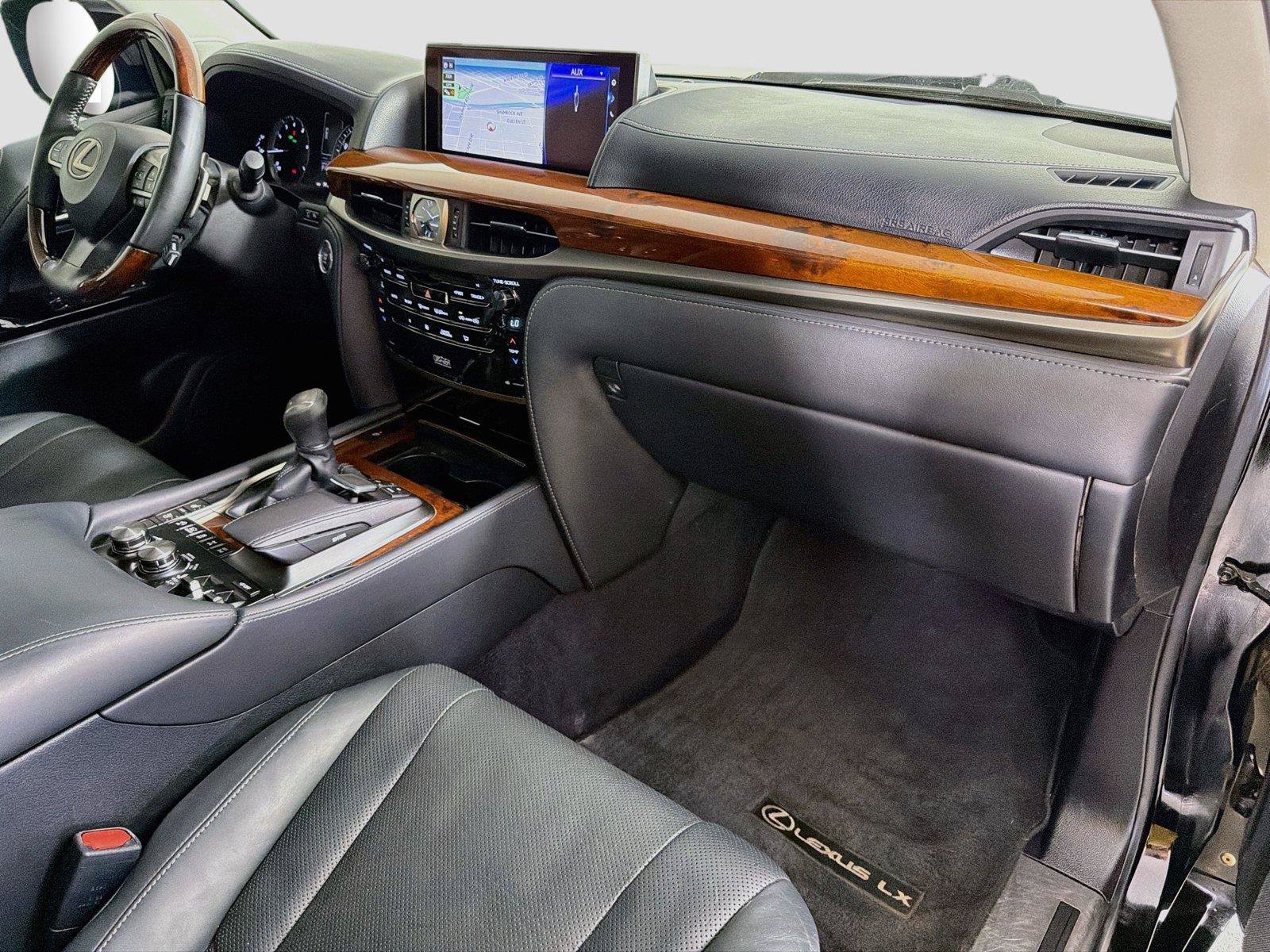 Used 2016 Lexus LX 570 4WD w/ Luxury Package image 32