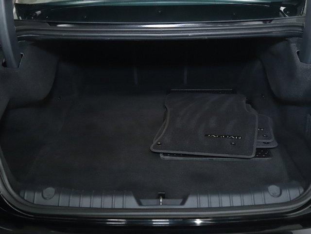 Used 2018 Jaguar XF Premium image 35