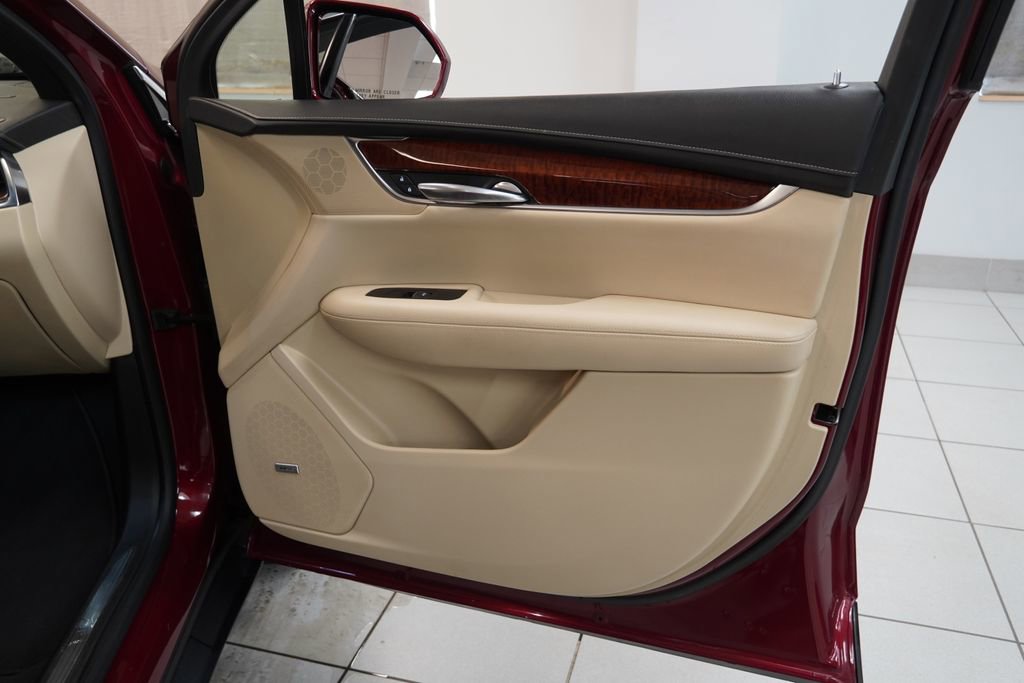 Used 2017 Cadillac XT5 Premium Luxury w/ Advanced Security Package FWD image 27