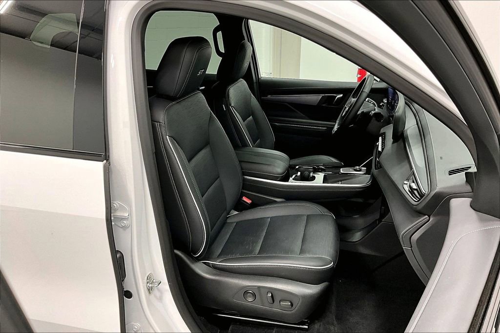 Used 2025 Buick Enclave Sport Touring FWD image 10