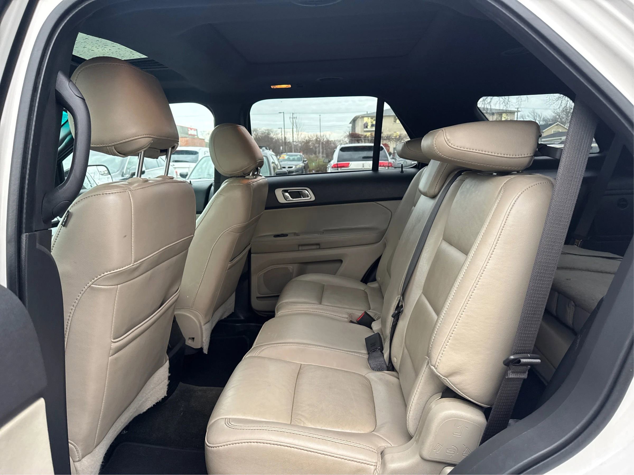 Used 2014 Ford Explorer XLT w/ Equipment Group 202A FWD image 11