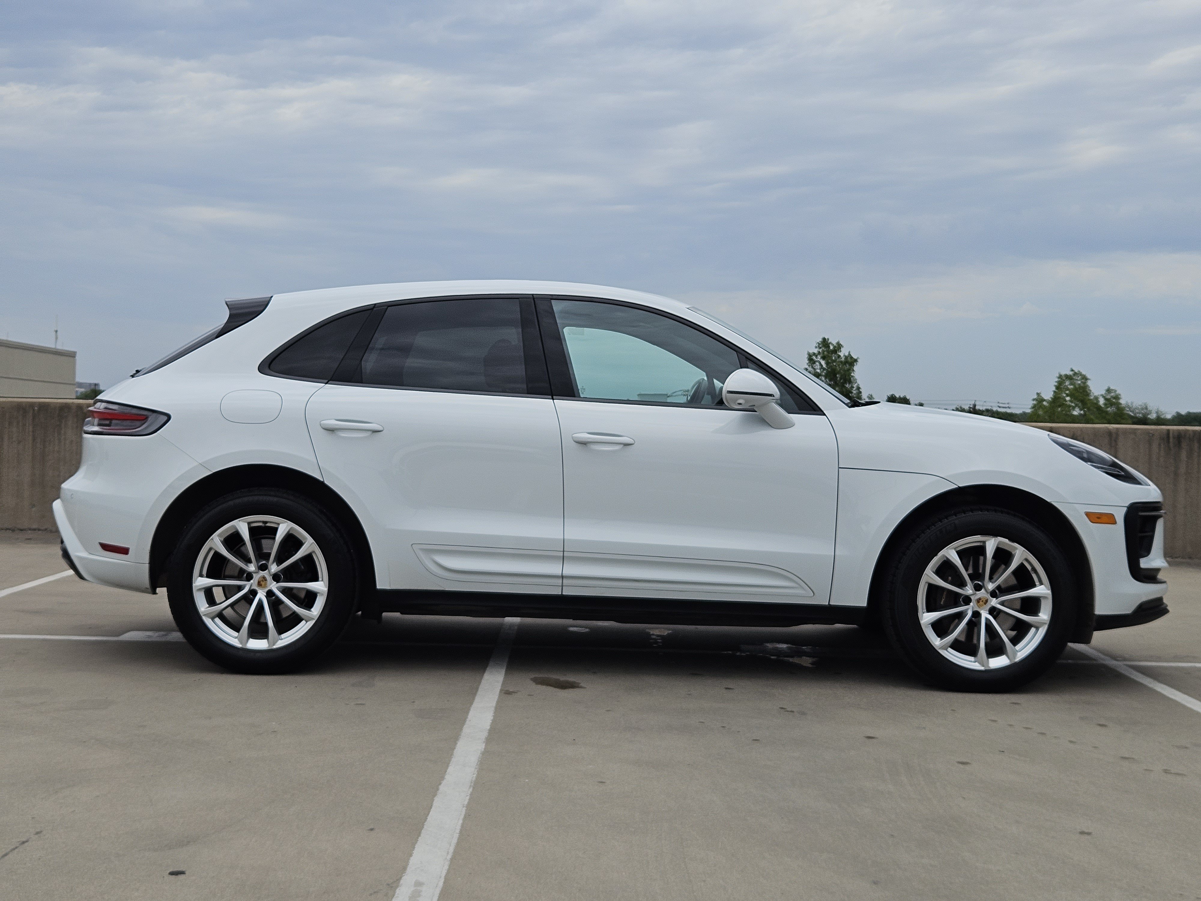 Certified 2023 Porsche Macan Turbo AWD/4WD image 9