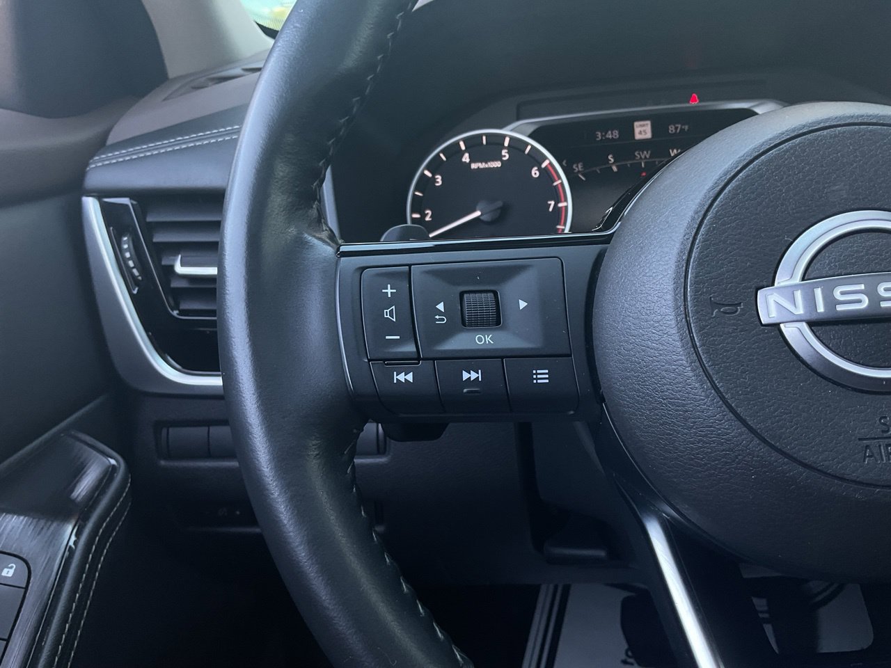 Used 2023 Nissan Rogue SL w/ SL Premium Package FWD image 35