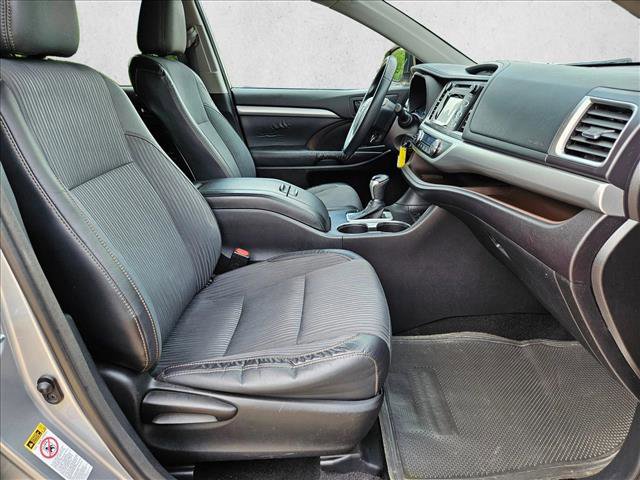 Used 2015 Toyota Highlander Plus FWD image 21