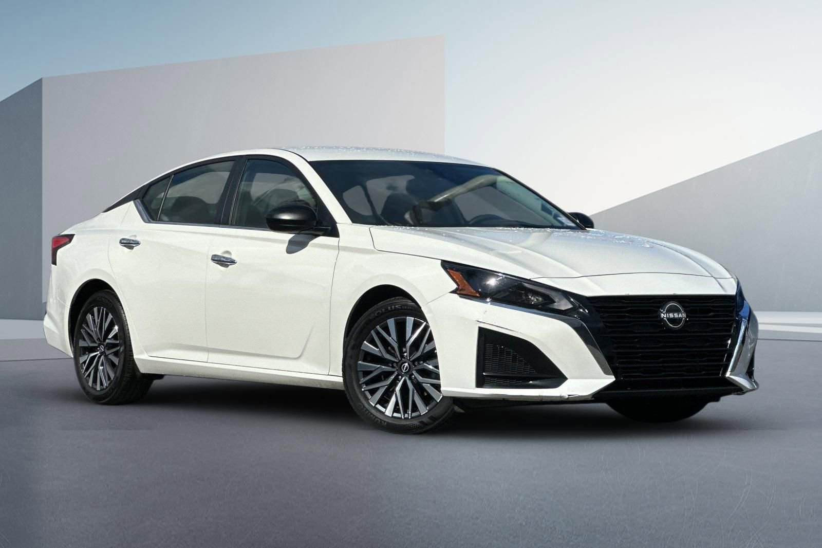 Certified 2025 Nissan Altima 2.5 SV image 2