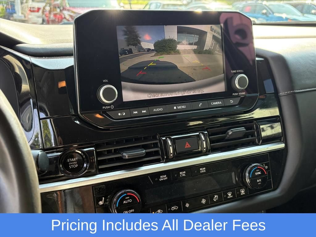 Used 2025 Nissan Pathfinder SV AWD/4WD image 10