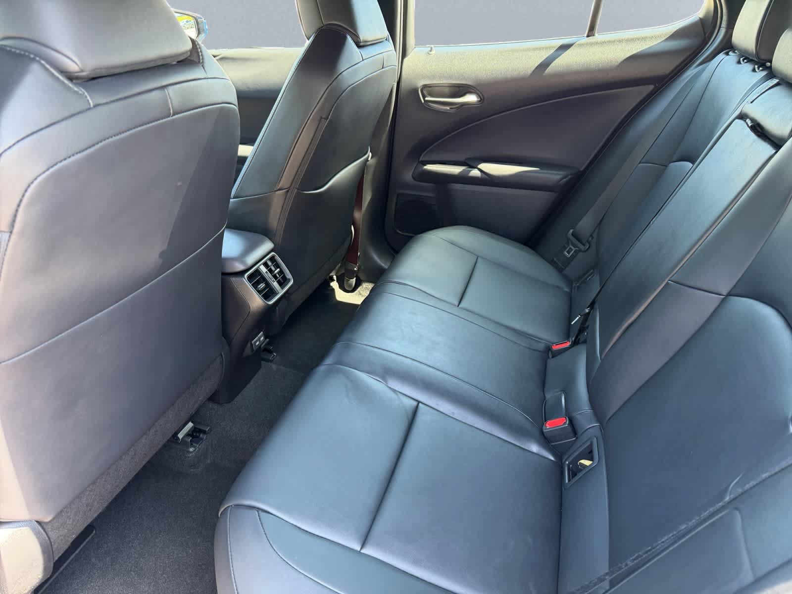 Used 2024 Lexus UX 250h AWD w/ Premium Package image 18