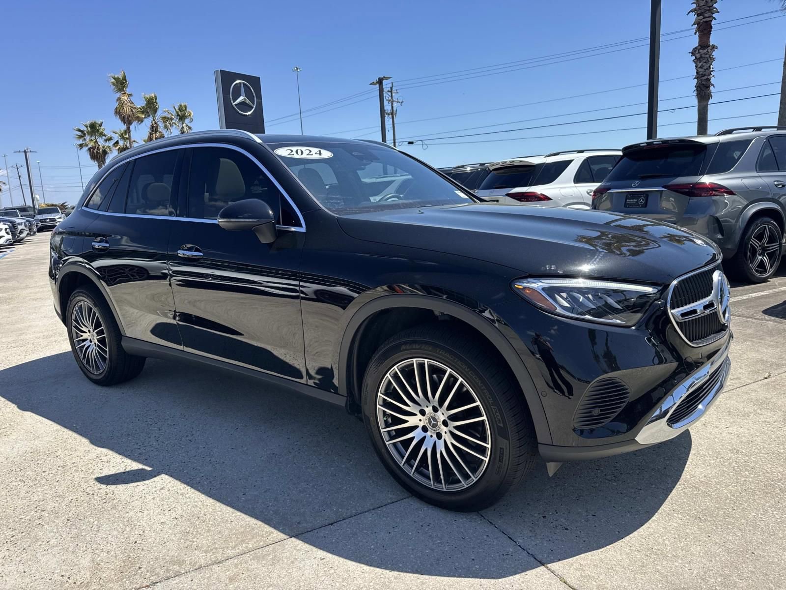 Used 2024 Mercedes-Benz GLC 300 4MATIC image 3
