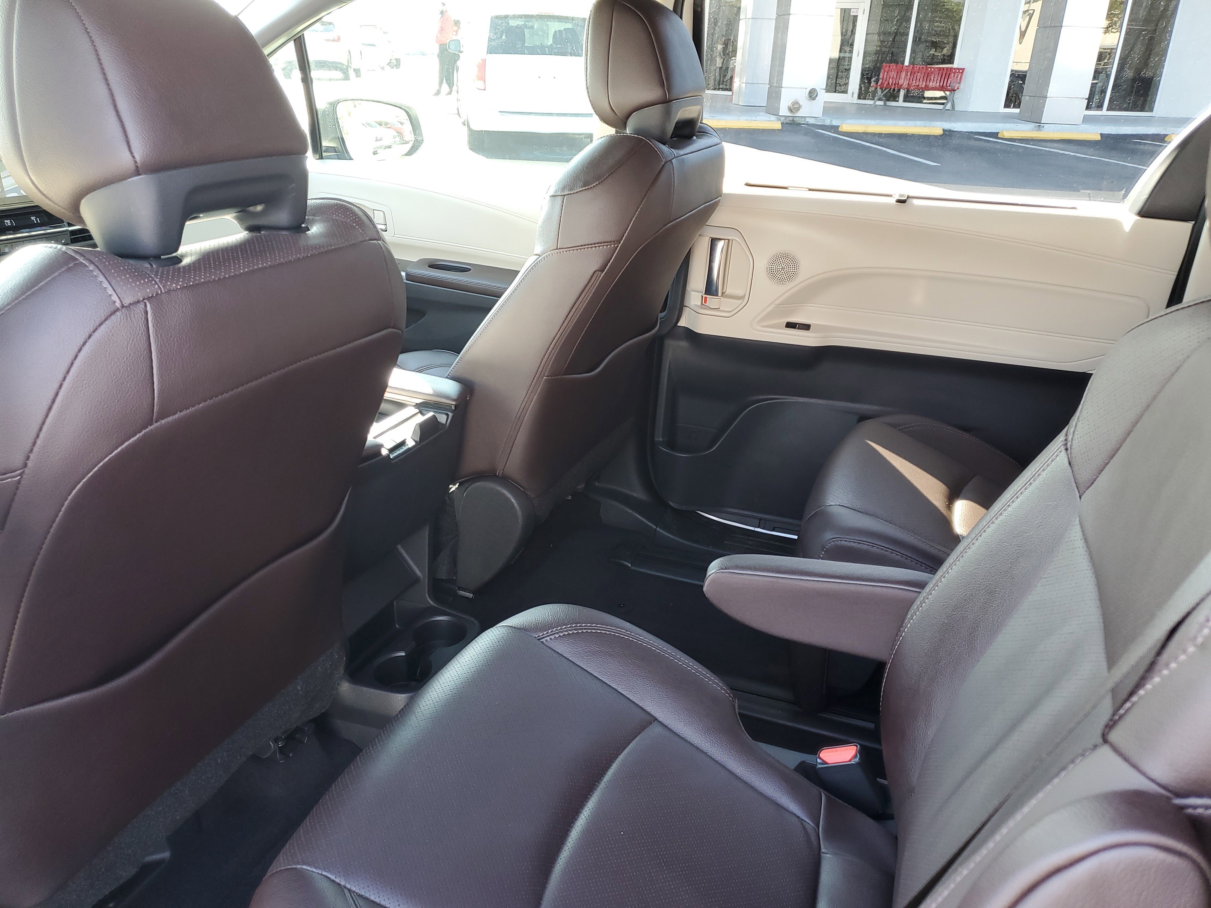 Used 2022 Toyota Sienna Platinum image 14