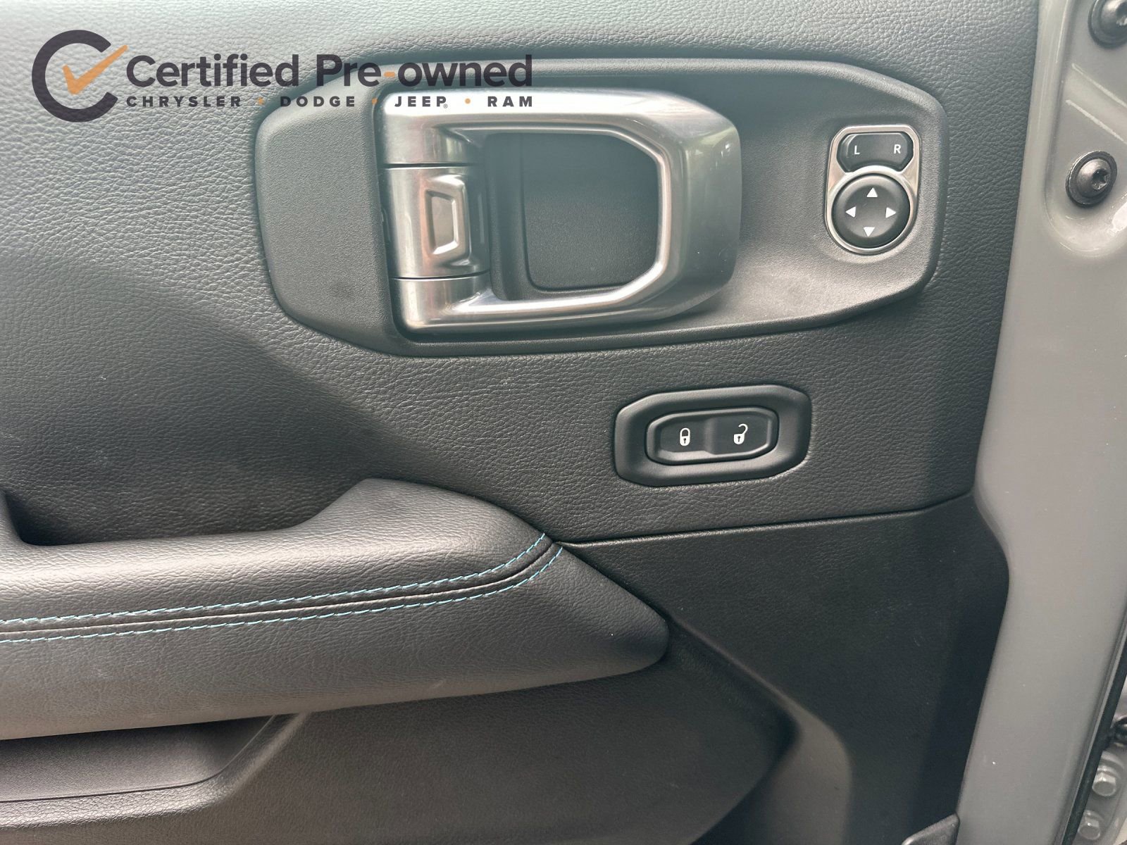 Used 2022 Jeep Wrangler Unlimited Rubicon 4xe w/ Cold Weather Group AWD/4WD image 12