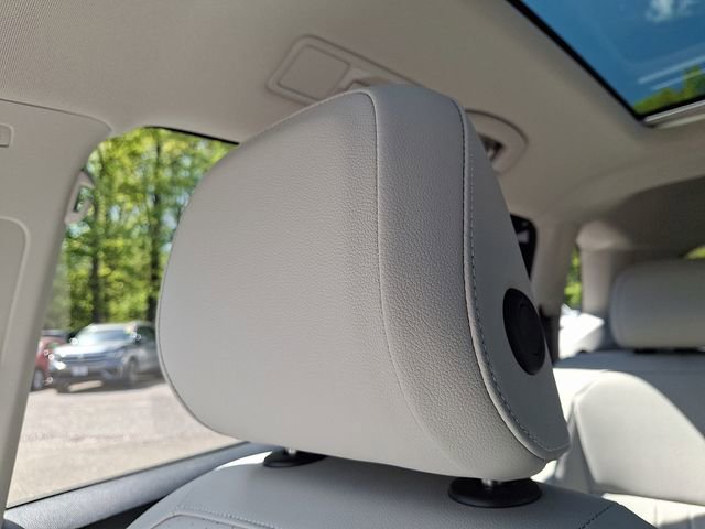 Certified 2023 Volkswagen Tiguan SE w/ Panoramic Sunroof Package AWD/4WD image 17