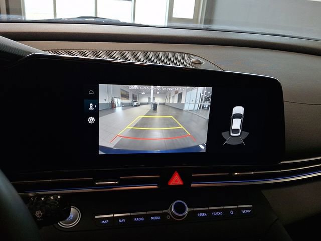 Used 2023 Hyundai Elantra Limited w/ Preferred Accessory Package image 17