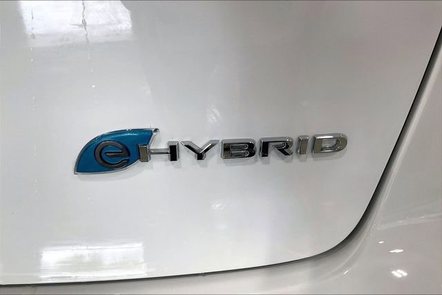 Used 2024 Chrysler Pacifica Limited FWD image 8