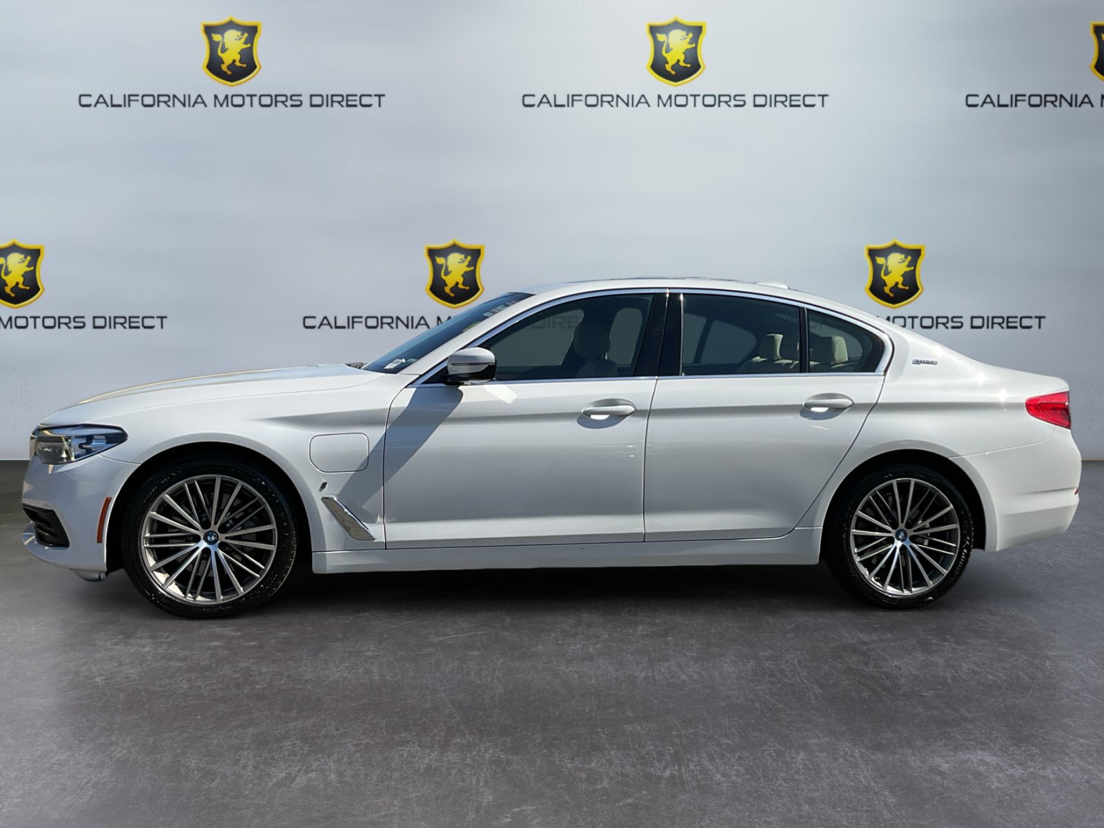 Used 2019 BMW 530e w/ Convenience Package RWD image 6