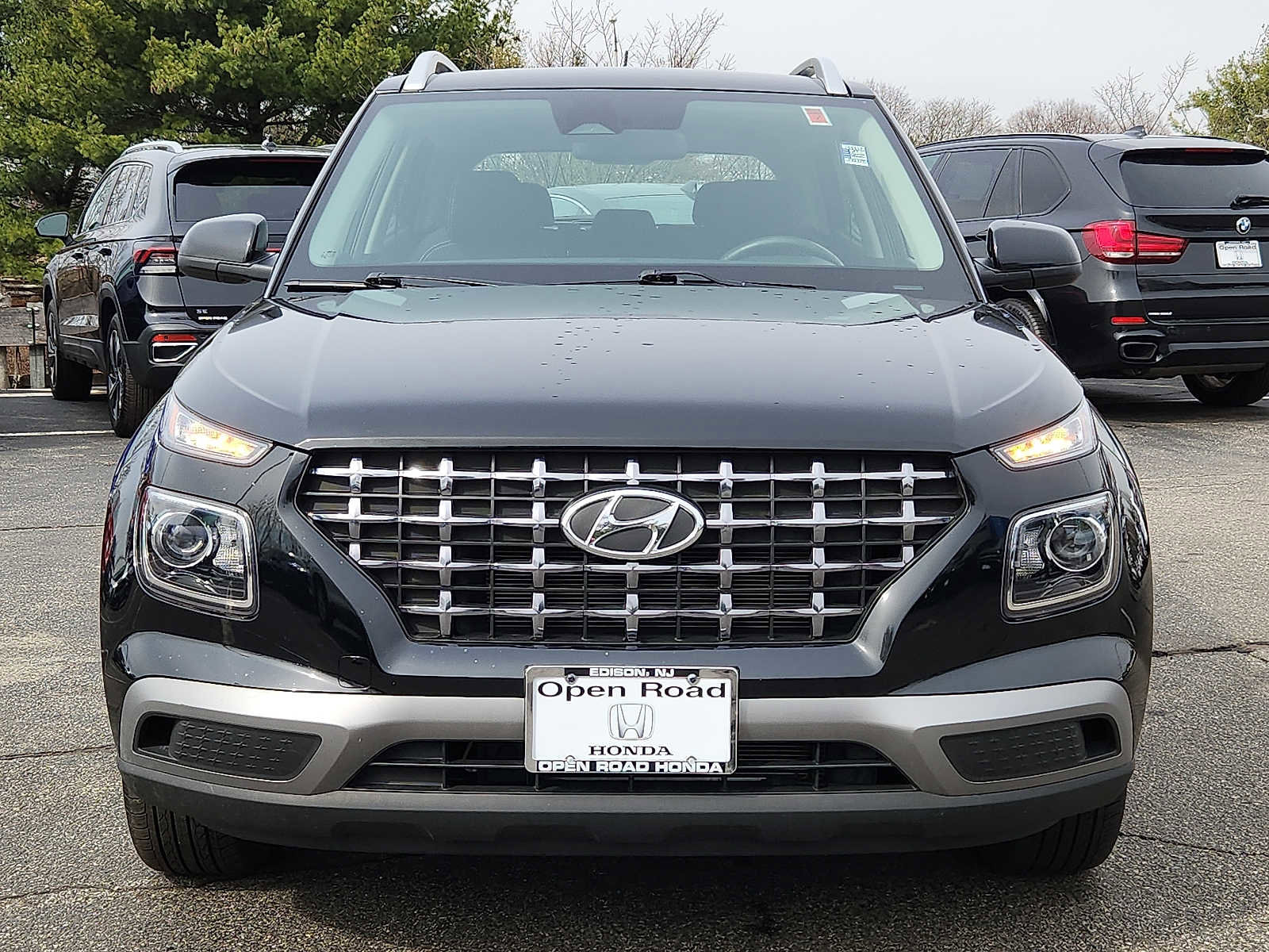 Used 2023 Hyundai Venue SEL w/ Cargo Package FWD image 2