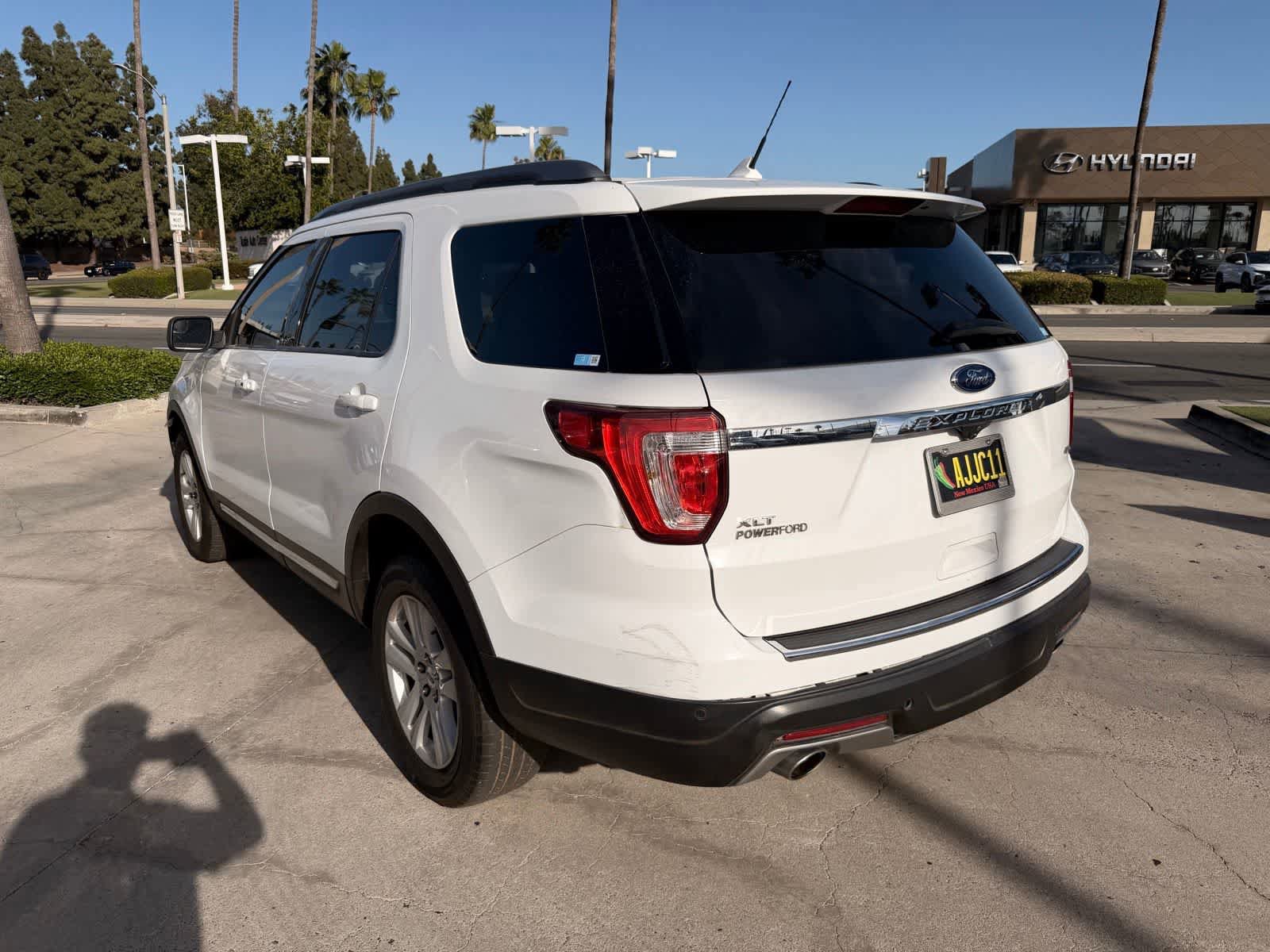 Used 2018 Ford Explorer XLT w/ Equipment Group 201A AWD/4WD image 3