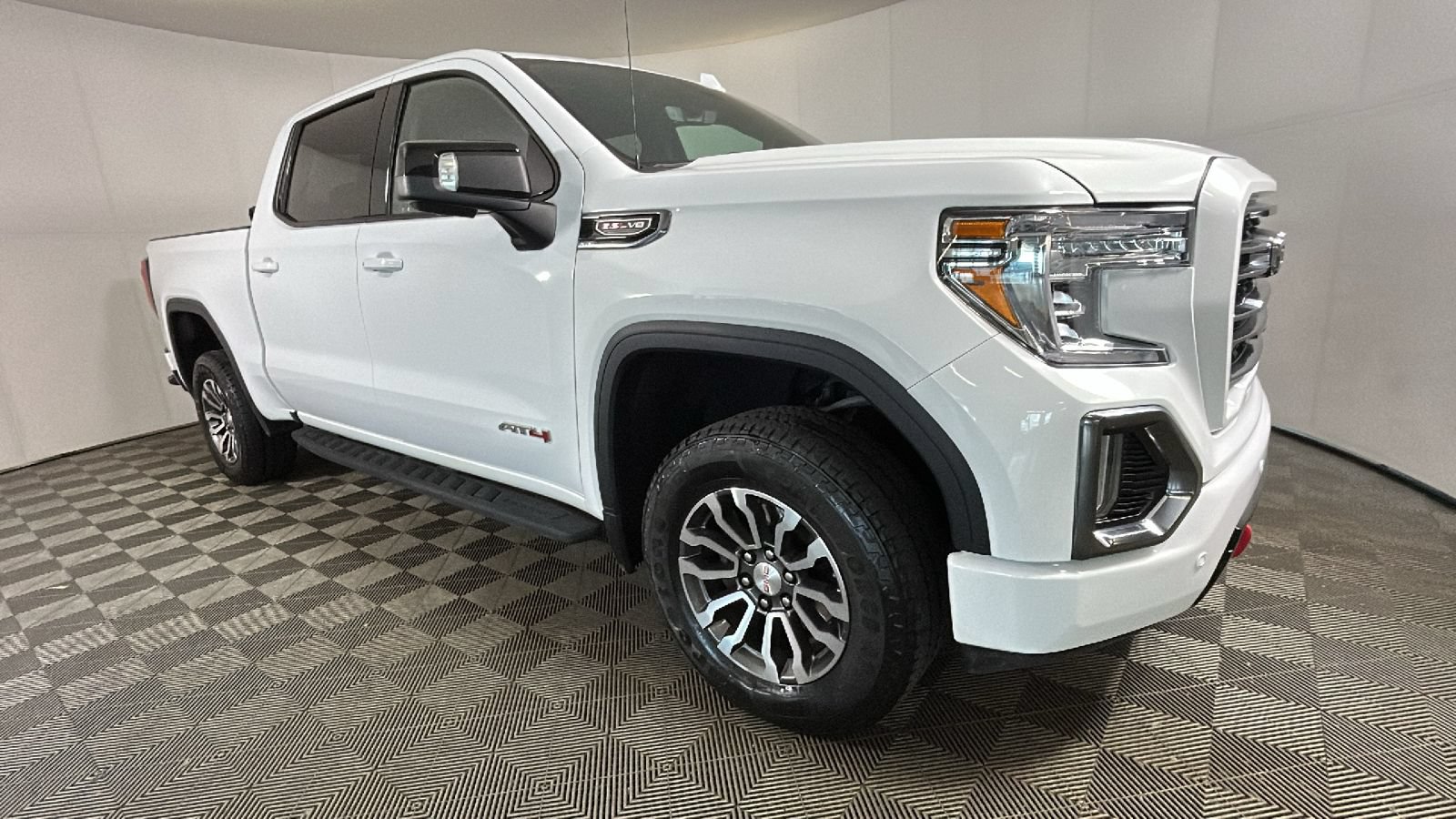 Used 2022 GMC Sierra 1500 AT4 w/ AT4 Premium Package AWD/4WD image 3