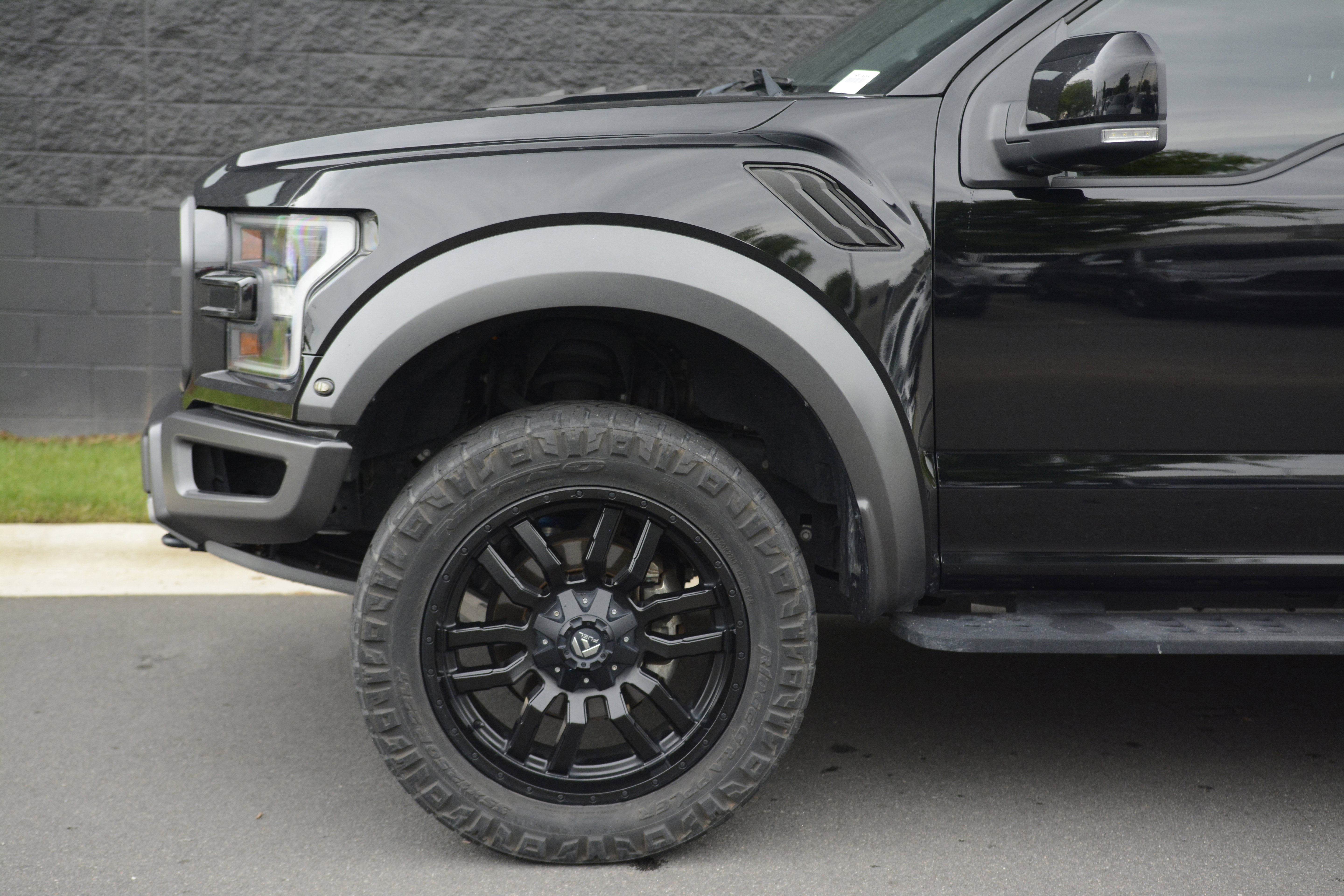 Used 2018 Ford F150 Raptor w/ Equipment Group 802A Luxury AWD/4WD image 39