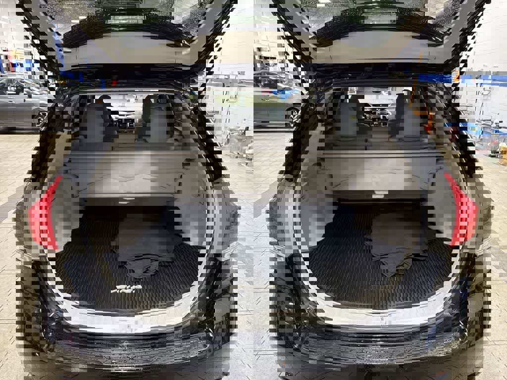 Used 2012 Toyota Venza LE w/ LE Convenience Pkg image 11