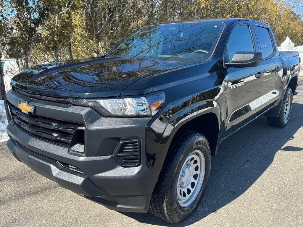 Used 2024 Chevrolet Colorado W/T image 3