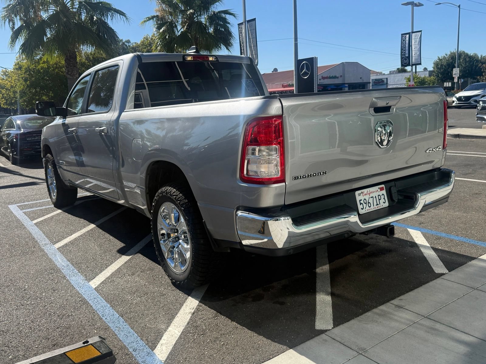 Used 2022 RAM 1500 Big Horn AWD/4WD image 3