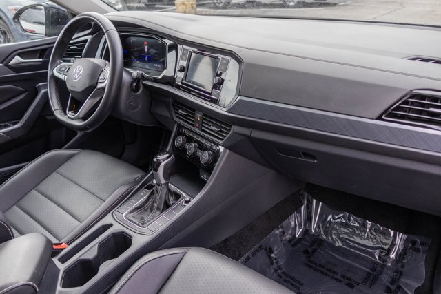 Used 2024 Volkswagen Jetta SE image 27