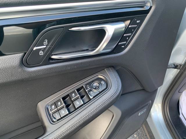 Used 2020 Porsche Macan AWD/4WD image 7