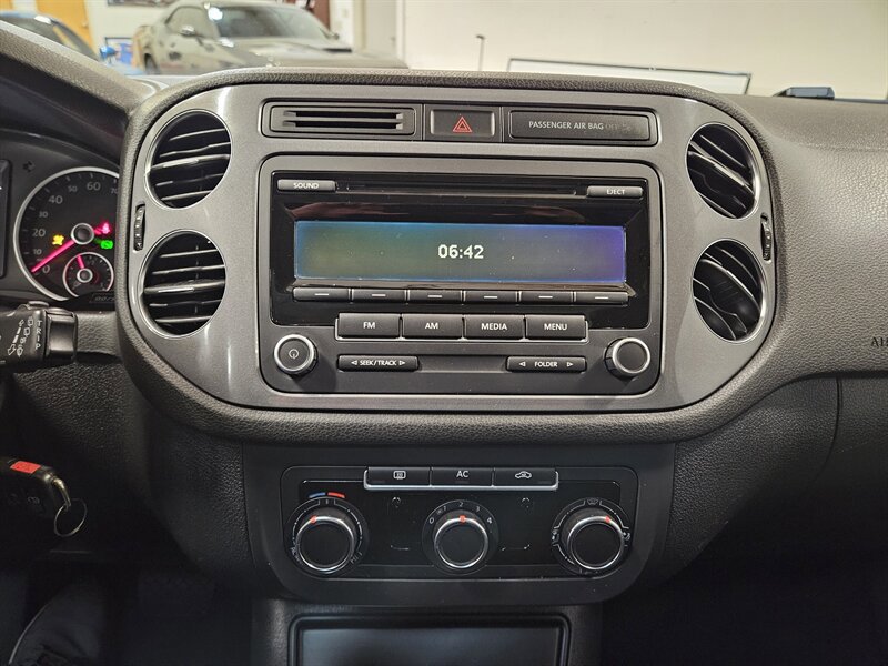 Used 2012 Volkswagen Tiguan LE FWD image 25