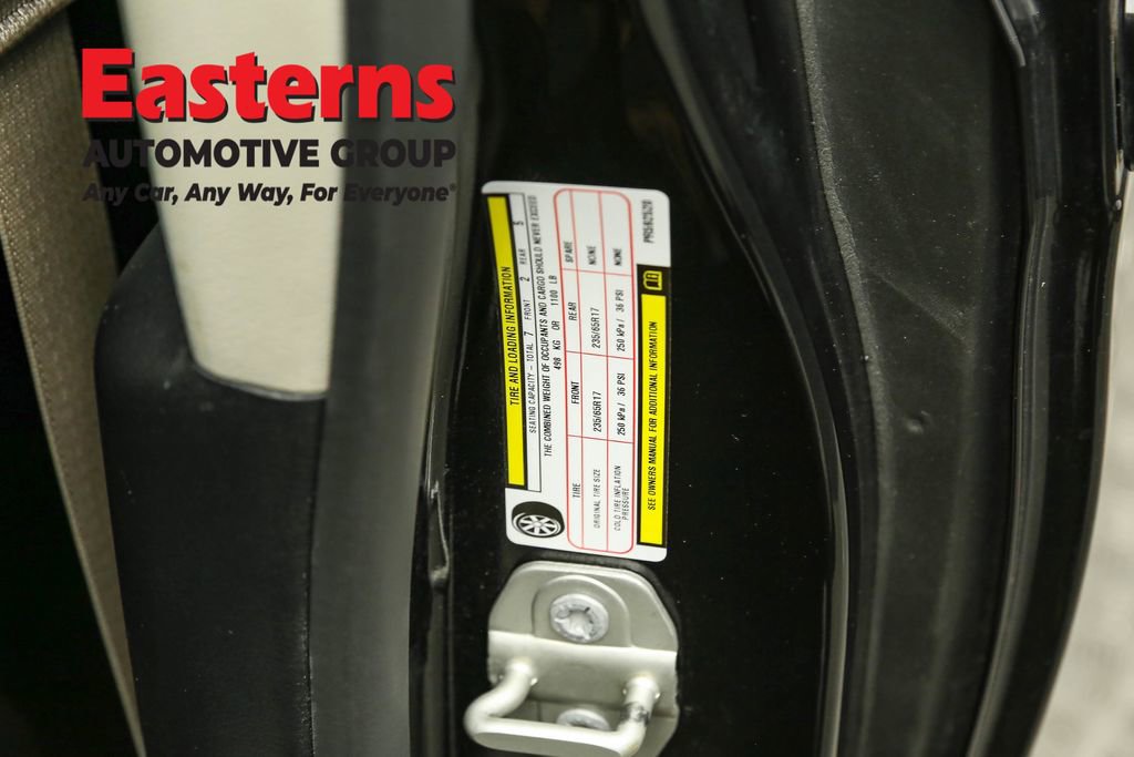 Used 2023 Chrysler Pacifica Touring-L image 32